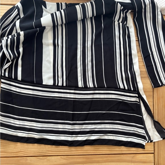 Roz & Ali Black and White Asymmetrical 3/4 Sleeve Tunic - Picture 7 of 10